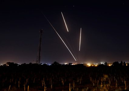 الإحتلال يزعم سقوط صاروخين أطلقا من قطاع غزة في منطقة مفتوحة