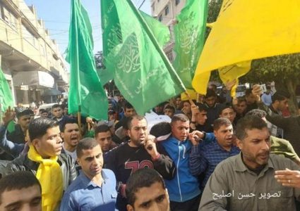 تشييع جثمان الشهيد الفتى الأسطل في غزة