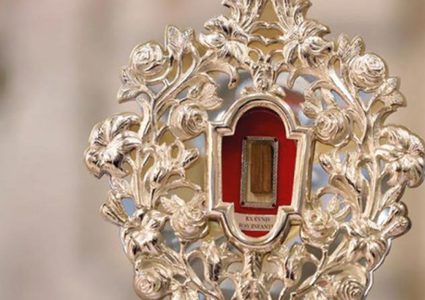 بدء احتفالات أعياد الميلاد بعودة قطعة من مذود المسيح إلى بيت لحم