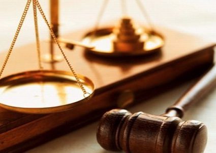 الحكم بالاعدام على ضابط وسجن أخر بتهمة قتل متظاهرين بالعراق