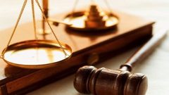 الحكم بالاعدام على ضابط وسجن أخر بتهمة قتل متظاهرين بالعراق