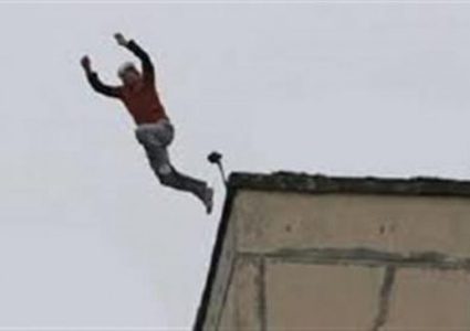 انتحار طالب من أعلى برج في القاهرة