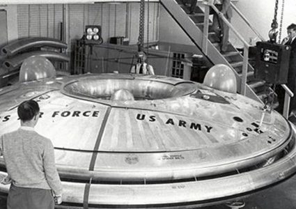 عائلة أمريكية تعيش في صحن طائر