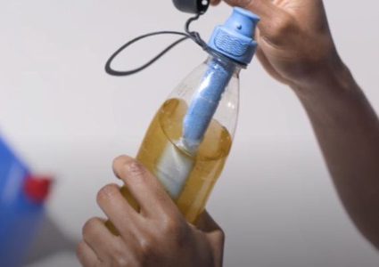 اختراع قارورة مياه توفر مياه عذبة خالية من البكتيريا والملوثات