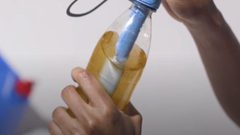 اختراع قارورة مياه توفر مياه عذبة خالية من البكتيريا والملوثات