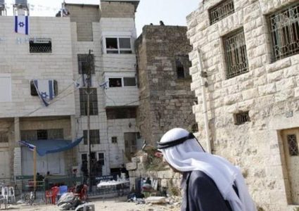 بينيت يصادق على إقامة بؤرة استيطانية في الخليل