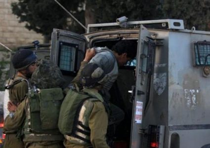 الاحتلال يعتقل شابا ويحتجز آخر من جنين ومخيمها