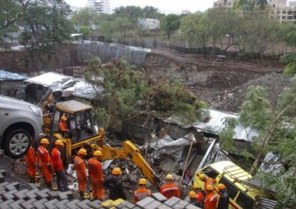 الهند: مصرع 17 شخصًا إثر انهيار جدار