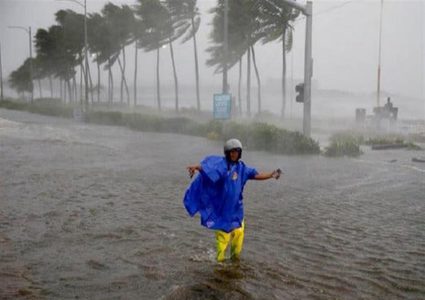 الفلبين: إجلاء الآلاف وإغلاق مطار مع اقتراب الاعصار كاموري