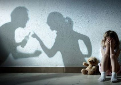 العنف المنزلي يفقد الأطفال ذكاءهم