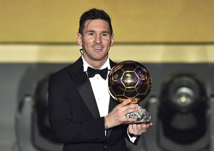 للمرة السادسة على التوالي.. ميسي يفوز بجائزة الكرة الذهبية 2019