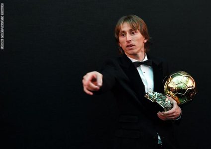 مودريتش يعلق على غياب رونالدو عن حفل تكريم ميسي