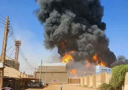 مقتل 23 شخصاً وإصابة العشرات إثر حريق بمصنع في الخرطوم