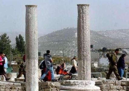 مستوطنون يقتحمون الموقع الأثري في سبسطية