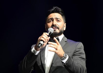 للمرة الأولى.. تامر حسني يتعاقد مع شقيقه المنتج حسام حسني