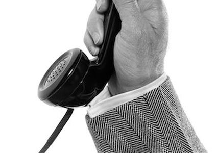 اليابان..القبض على مسن اتصل بخدمة العملاء 24 ألف مرة !