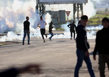 إصابة بالرصاص الحي في مخيم العروب