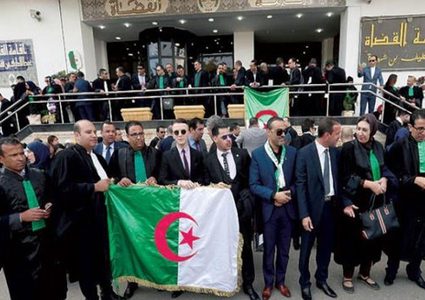 محاكمة علنية لمسؤليين ورجال أعمال جزائريين