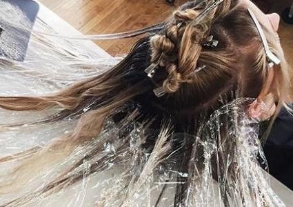 تحذير خطير.. صبغة الشعر تزيد فرص الإصابة بسرطان الثدي