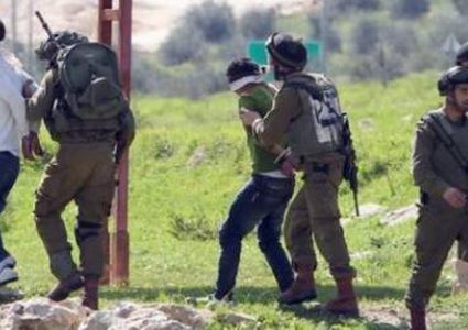 الاحتلال يخلي مدرسة "عوريف" جنوب نابلس ويعتقل طالبين