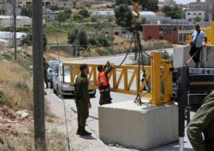 الاحتلال يغلق  المدخل الشمالي لبلدة نحالين بحاجز