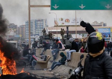 اشتباكات بين قوات الأمن والمتظاهرين وسط بيروت