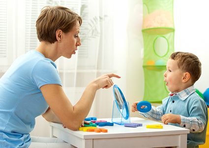 مشاكل النطق عند الاطفال..كيف يتم اكتشافها والتعامل معها؟