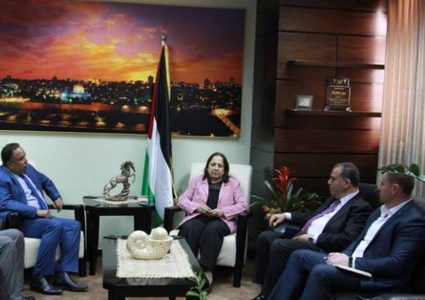 كيلة تبحث مع وفد من "الخارجية الهندية" تطوير المشاريع الصحية