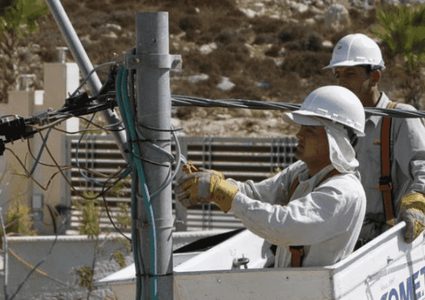 استبدال عدادات الكهرباء التقليدية بعدادات ذكية في منطقة العوجا