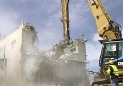 هدم كراج و مغسلة سيارات غرب بيت لحم