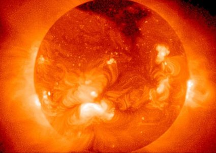 ناسا: مسبار باكر قدم معلومات جديدة عن الشمس