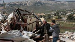 هدم أربع غرف سكنية في مسافر يطا واعتداء على مزارعين