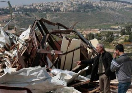 هدم أربع غرف سكنية في مسافر يطا واعتداء على مزارعين