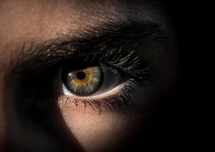 علامات في العين تكشف احتمال الإصابة بالسرطان