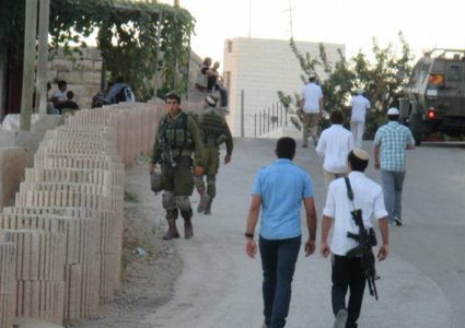 مستوطنون يعتدون على مواطن جنوب نابلس