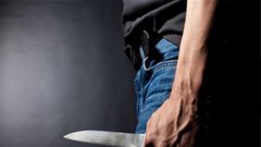 مزق جسد شاب بالمطواة بسبب خلافات مالية!