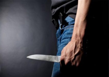 مزق جسد شاب بالمطواة بسبب خلافات مالية!