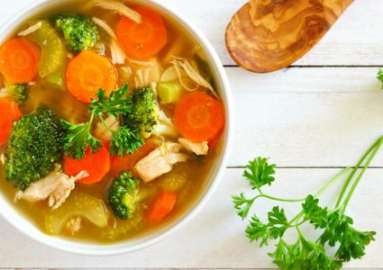 شوربة الدجاج بالخضار