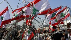 اللبنانيون يواصلون الاحتجاجات للمطالبة بحكومة تحارب الفساد
