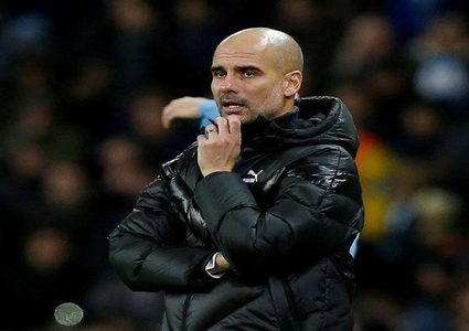 جوارديولا: لست الشخص الذي يصوب مسدسه نحو رأس مساعديه