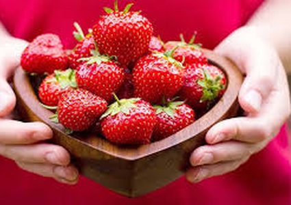ما هي الفوائد الصحية المترتبة على تناول فاكهة الفراولة ؟
