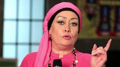 الفنانة المصرية هالة فاخر تخلع الحجاب