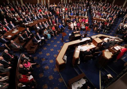 النواب الامريكي يطالب ترامب بالإلتزام بحل الدولتين بالشرق الأوسط