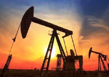 النفط ينهي الأسبوع على مكاسب كبيرة