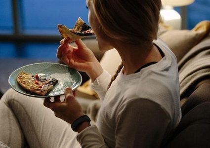 ما هي الأطعمة التي يساعد تناولها ليلا على التخلص من الوزن الزائد؟