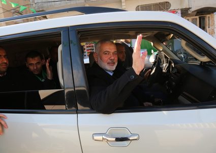 هنية يبدأ جولة خارجية اليوم السبت