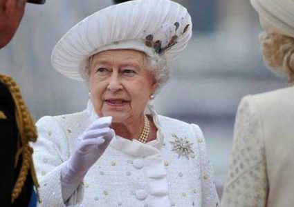 ما حقيقة وفاة الملكة إليزابيث؟