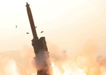 كوريا الشمالية تجري تجربة اطلاق صواريخ بموقع سوهاي