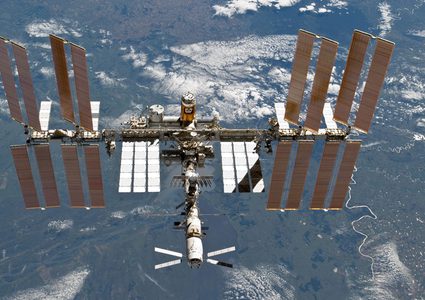 محطة الفضاء الدولية تستلم "فئرانا خارقة" وديدان وإنسانا آليا ذكيا