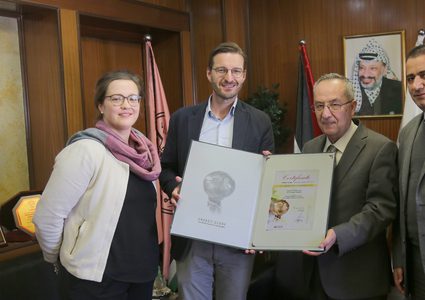 مركز بحوث الطاقة بجامعة النجاح يفوز بجائزة الطاقة العالمية